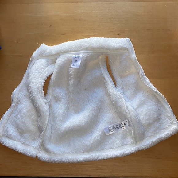 Carter’s Infant Girl Fuzzy Bear Full Zip Vest (6 Months) - Picture 5 of 6